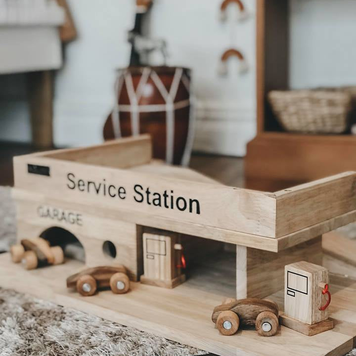 Qtoys | Wooden Service Station